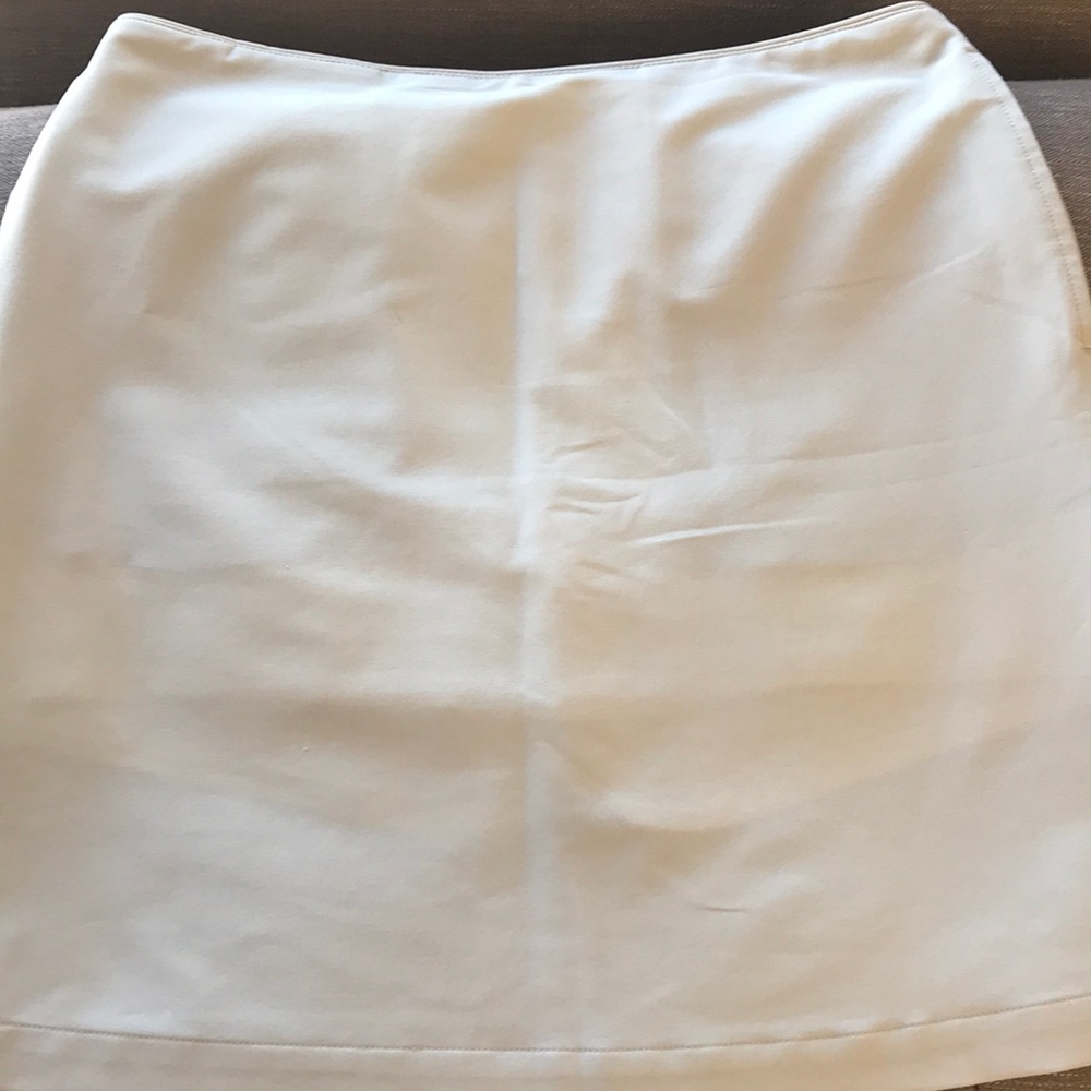 Vineyard Vines size 2 tan skirt